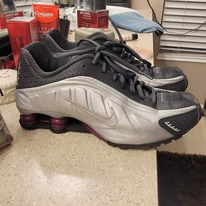 EUC WOMEN'S SILVER & PURPLE SZ 8 NIKE SHOX SNEAKERS SHOES